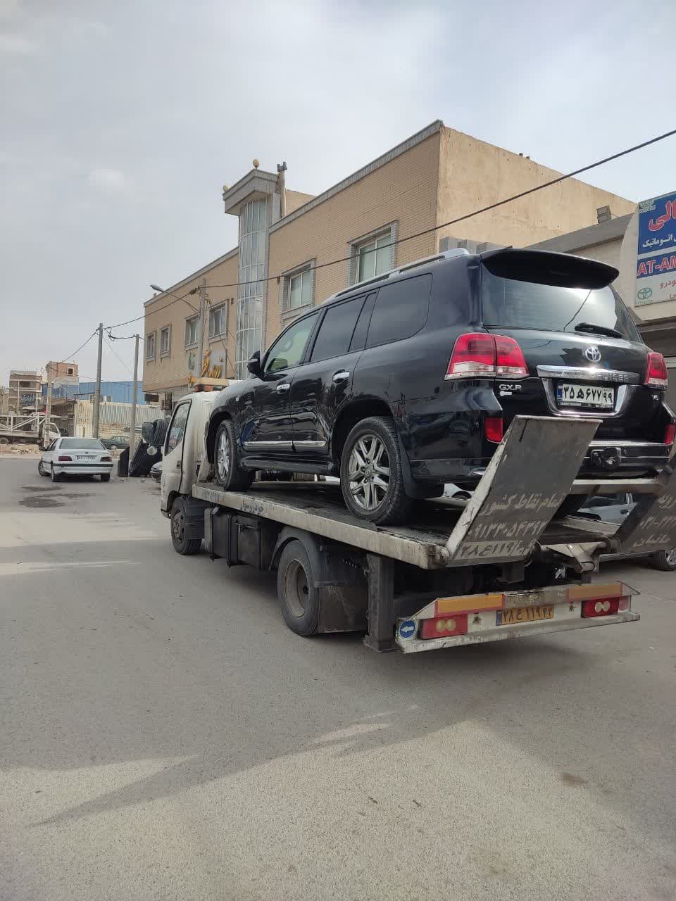 یدک کش در جاده